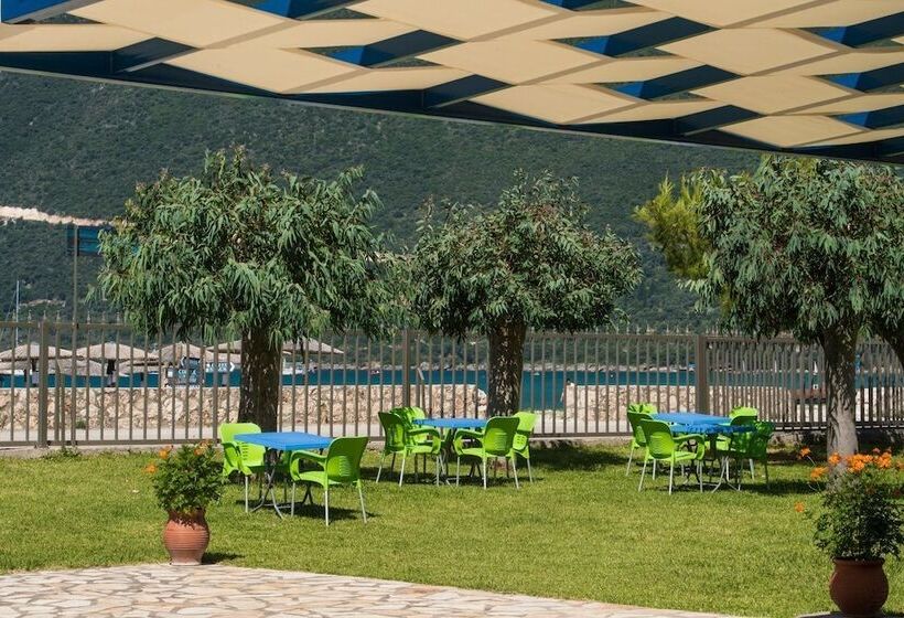 호텔 Akroyiali Resort