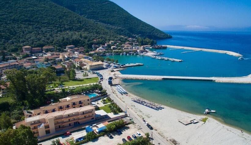 호텔 Akroyiali Resort