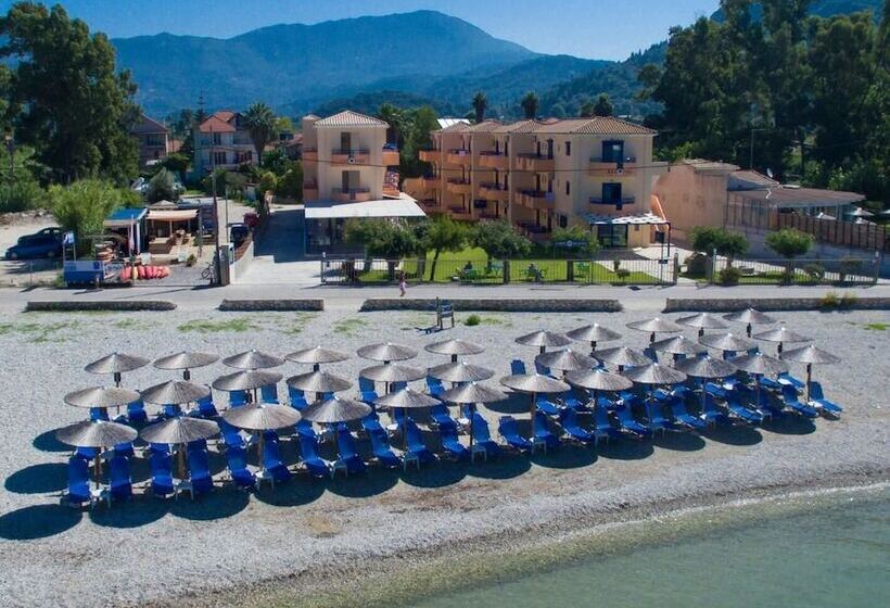 호텔 Akroyiali Resort