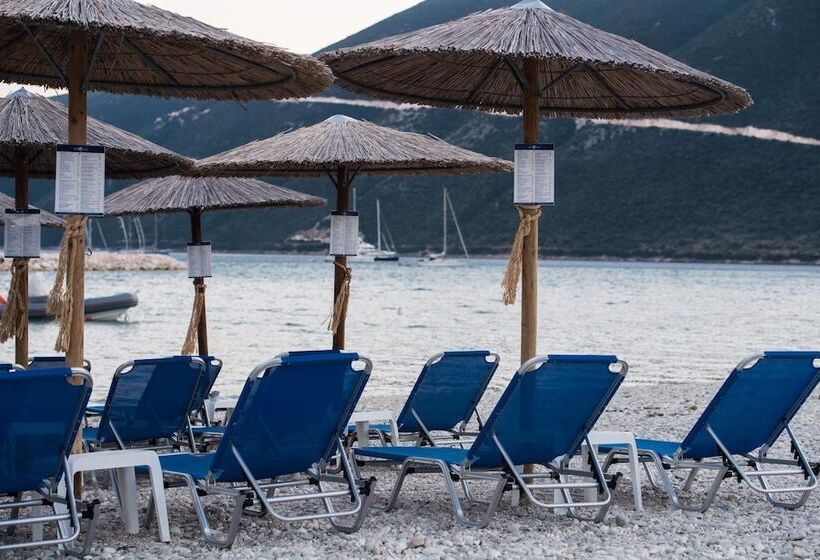 호텔 Akroyiali Resort