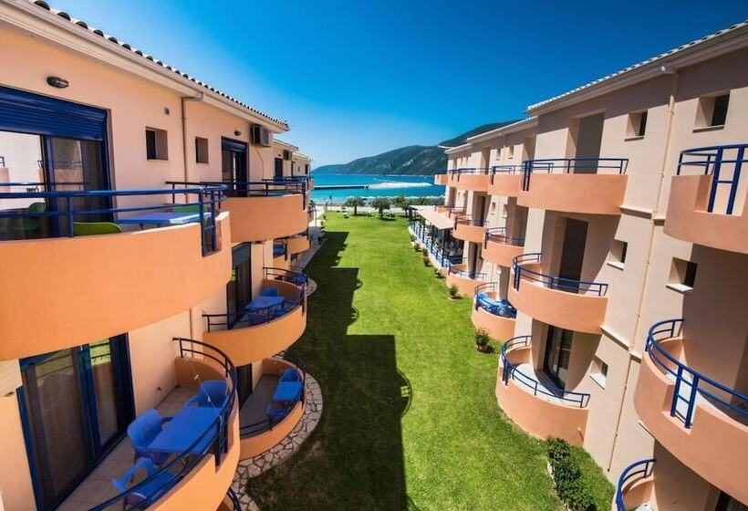 호텔 Akroyiali Resort