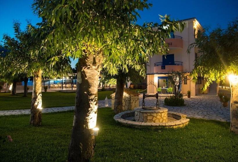 호텔 Akroyiali Resort