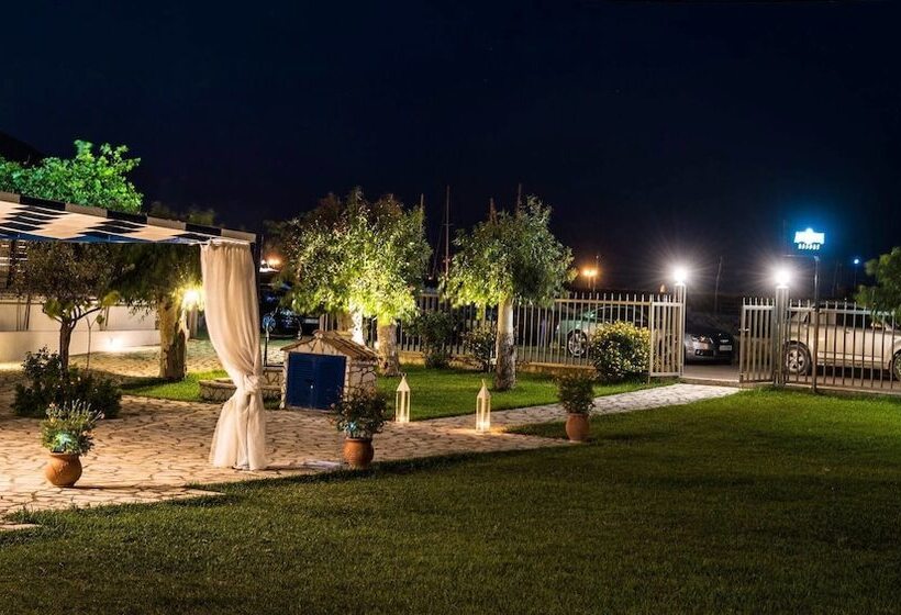 호텔 Akroyiali Resort