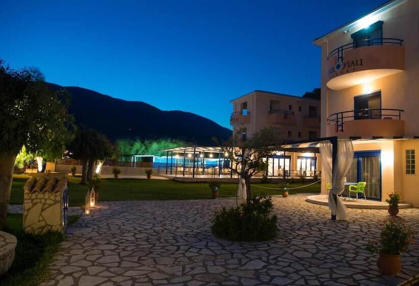 호텔 Akroyiali Resort