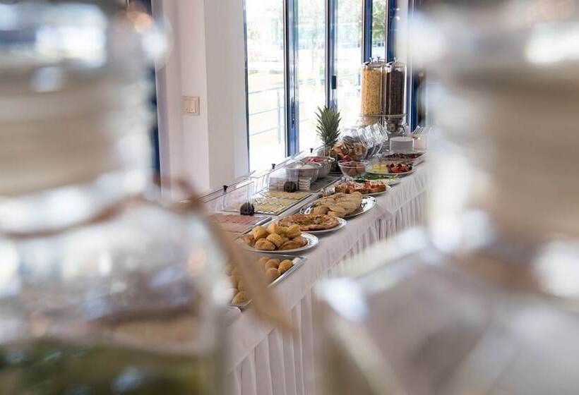 호텔 Akroyiali Resort