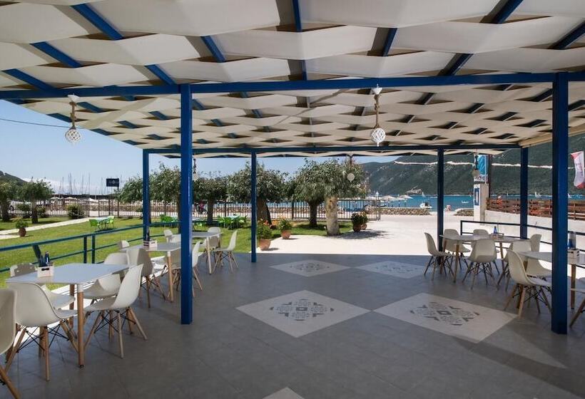 호텔 Akroyiali Resort