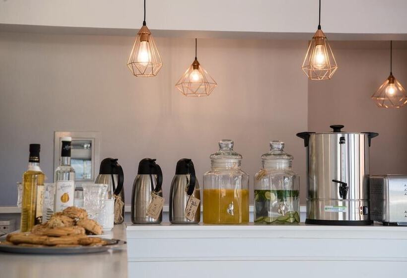 호텔 Akroyiali Resort