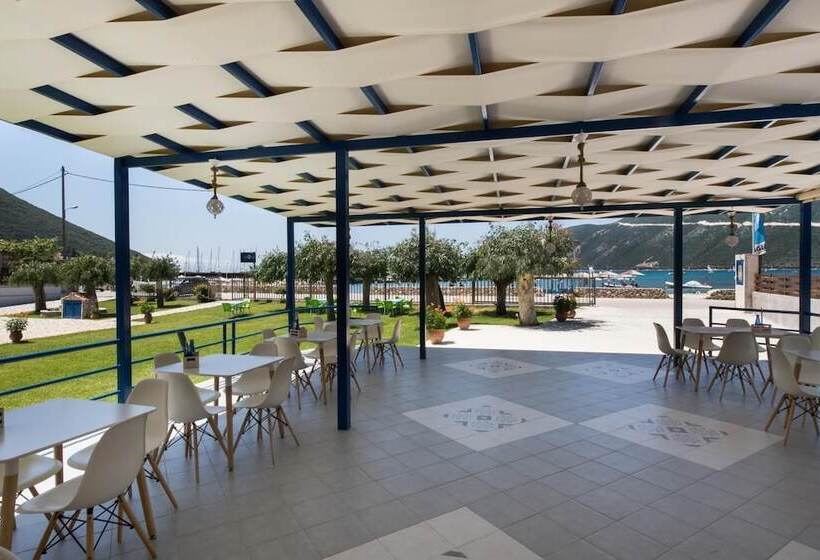 호텔 Akroyiali Resort