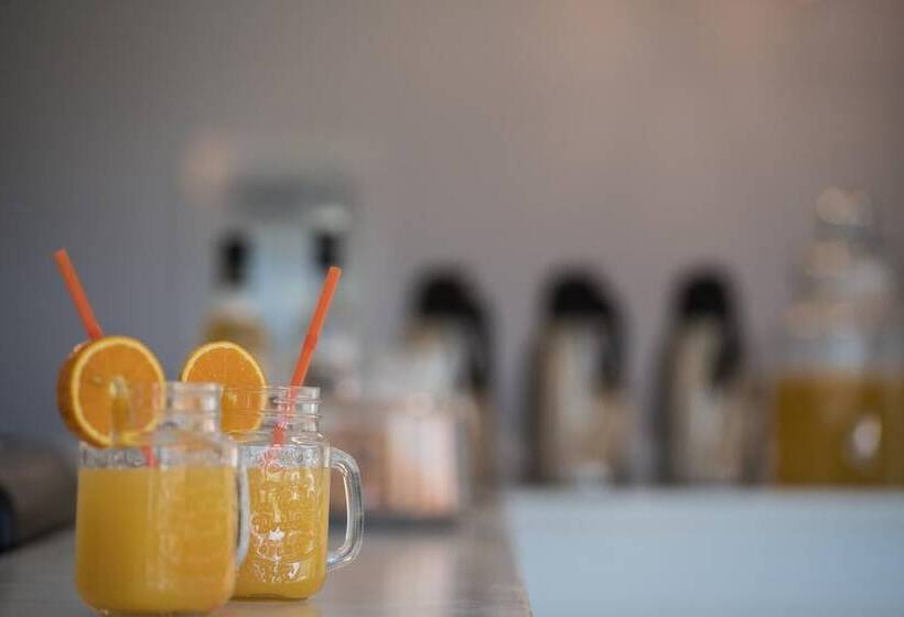 호텔 Akroyiali Resort