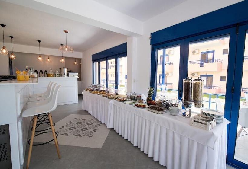 호텔 Akroyiali Resort