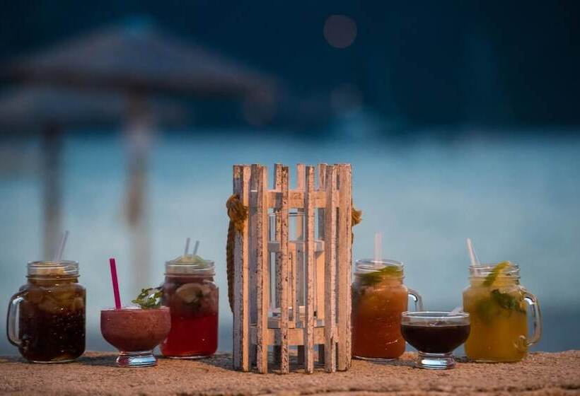 호텔 Akroyiali Resort