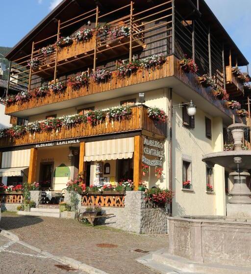 호텔 Albergo Centrale Forni