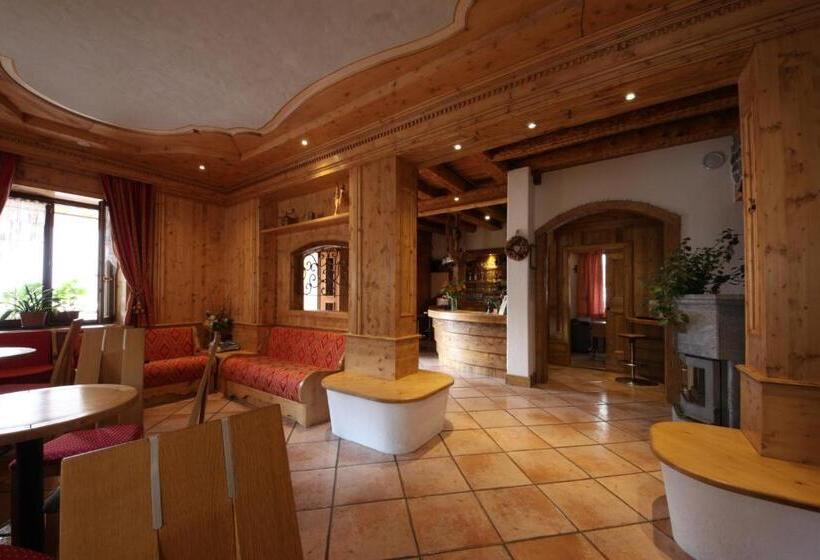 호텔 Albergo Centrale Forni