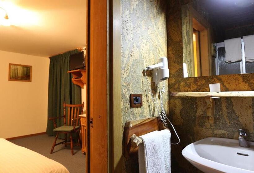 호텔 Albergo Centrale Forni