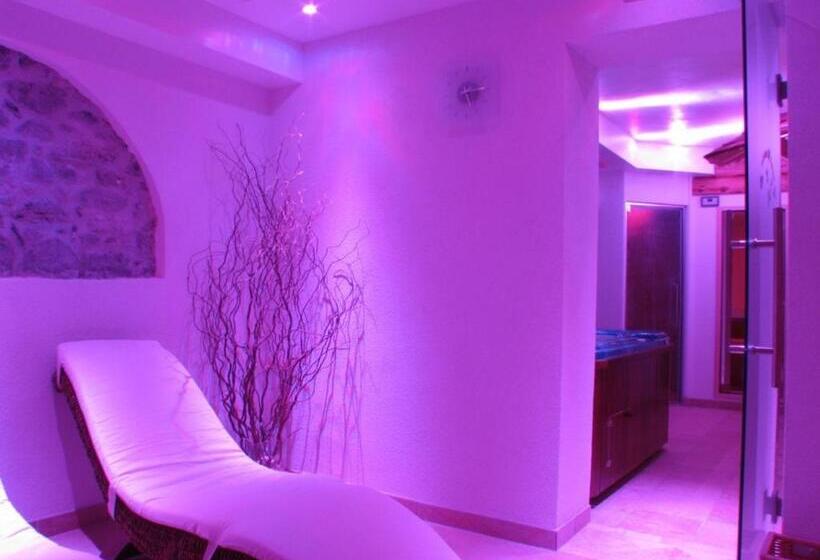 호텔 Albergo Centrale Forni