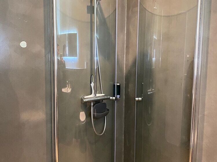 هتل Fljotsbakki Farm