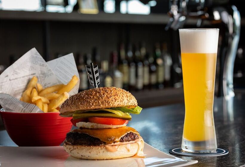 בית מלון כפרי Four Points By Sheraton Nagoya, Chubu International Airport