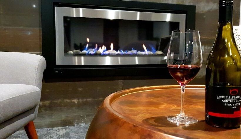 Hidden Lake Hotel & Apartments