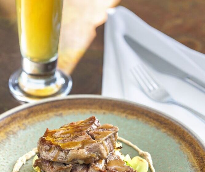 Hidden Lake Hotel & Apartments