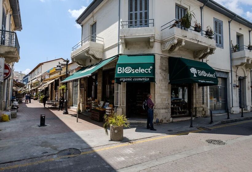 בית מלון כפרי Limassol Old Town Mansion