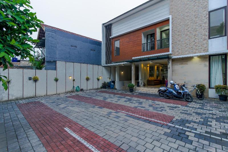 酒店 Reddoorz Plus @ Tb Simatupang