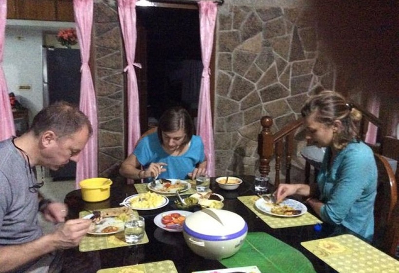 هتل Somasree Homestay