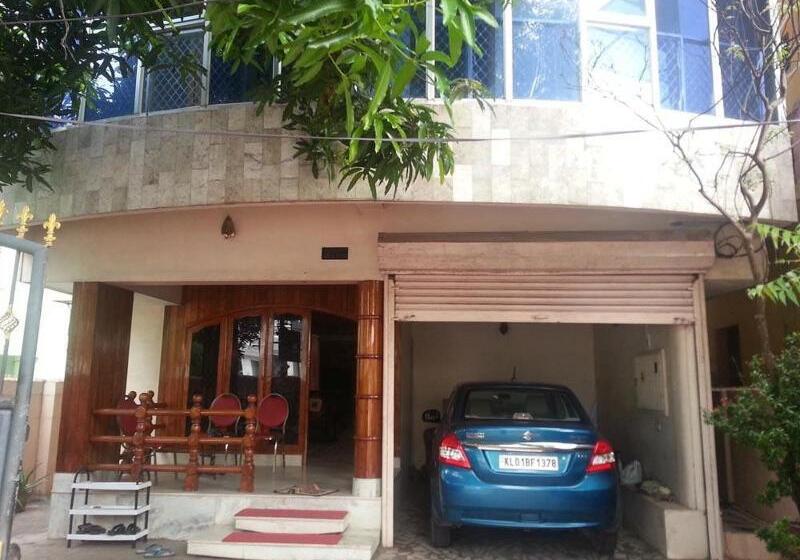 هتل Somasree Homestay