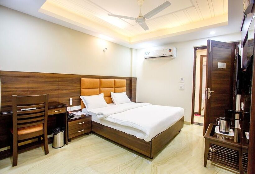 호텔 Tara Palace Daryaganj