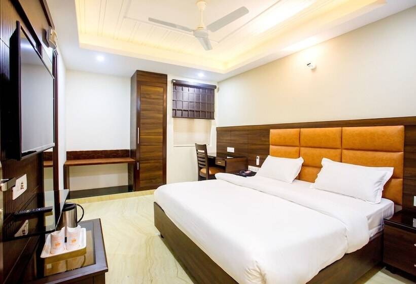 호텔 Tara Palace Daryaganj