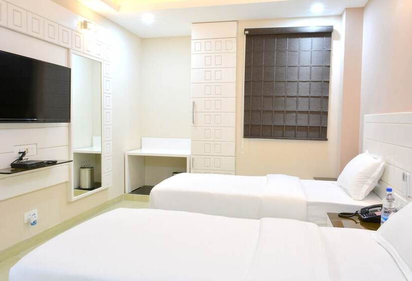 호텔 Tara Palace Daryaganj