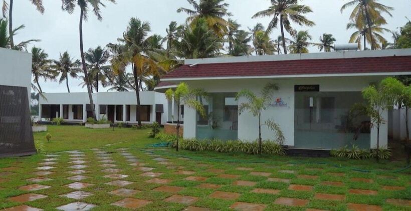 هتل True Blue Beach Resort,trivandrum