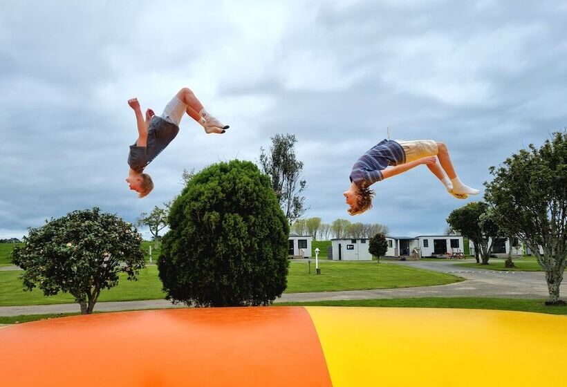 בית מלון כפרי Riverside Whakatane Holiday Park