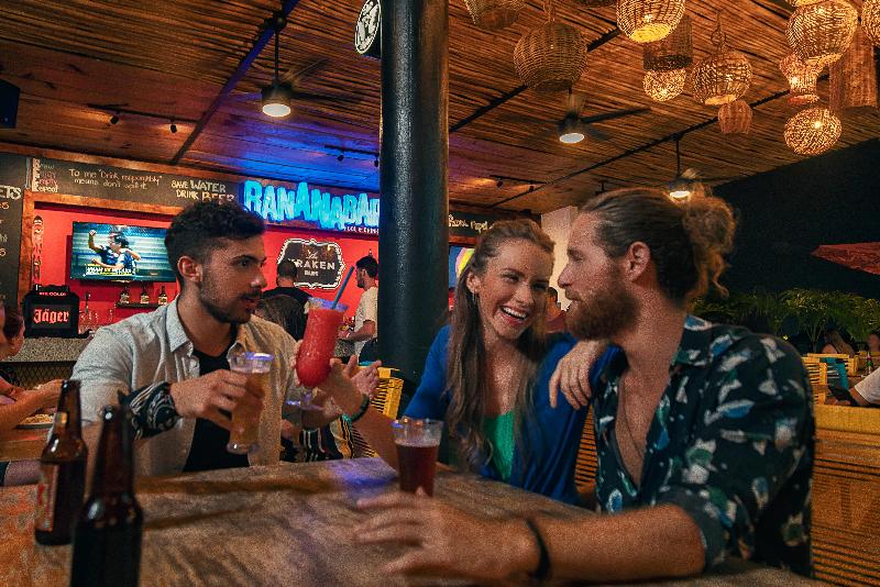 ユースホステル Mayan Monkey Los Cabos | Social