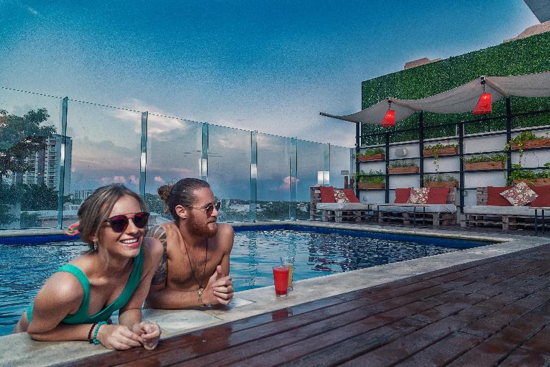 ユースホステル Mayan Monkey Los Cabos | Social