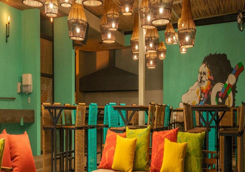 ユースホステル Mayan Monkey Los Cabos | Social