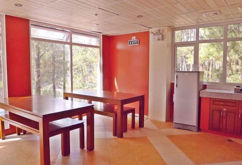 פנסיון Arc Residences