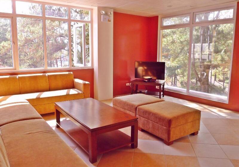 פנסיון Arc Residences