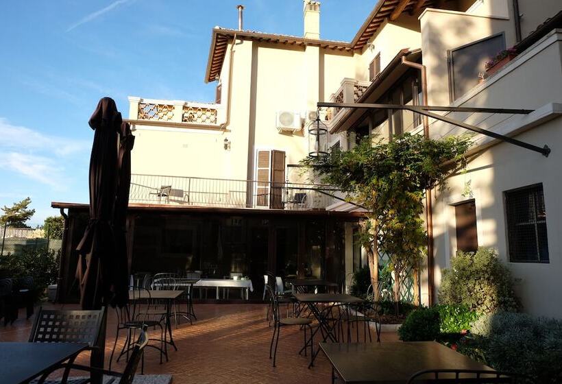 פנסיון La Rocca Guest House & Spa