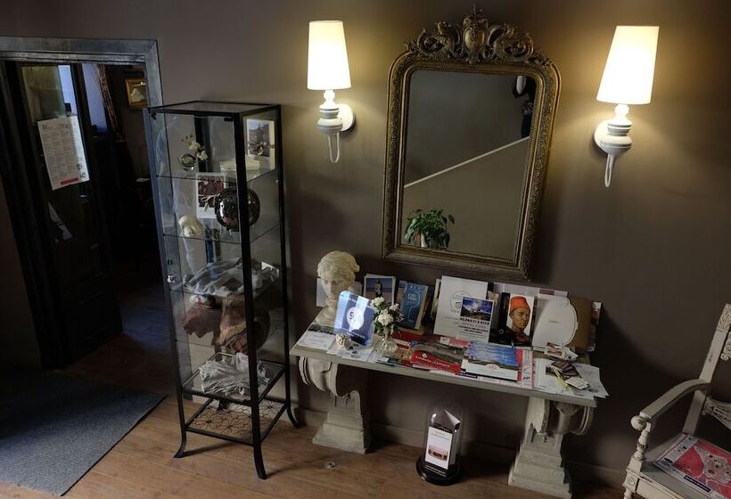 פנסיון La Rocca Guest House & Spa