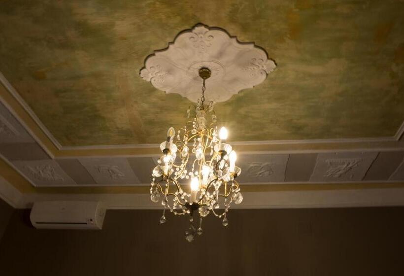 פנסיון La Rocca Guest House & Spa
