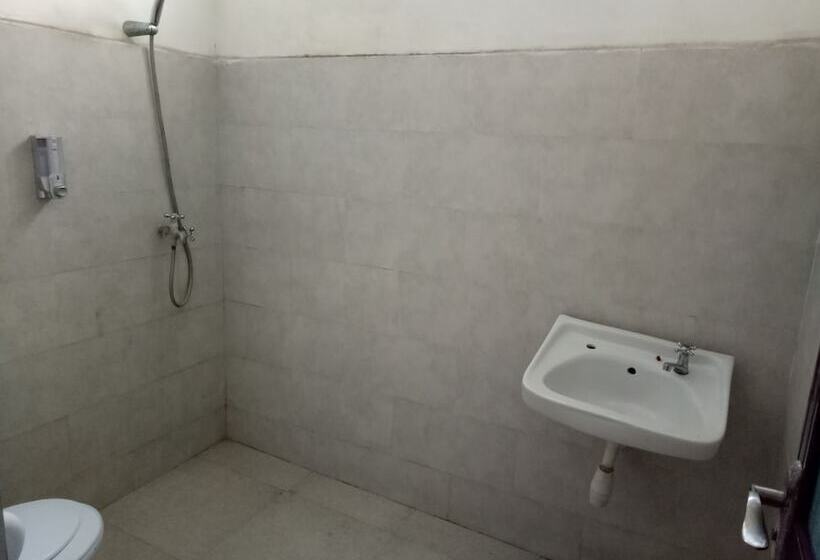 بنسيون Sari Laut