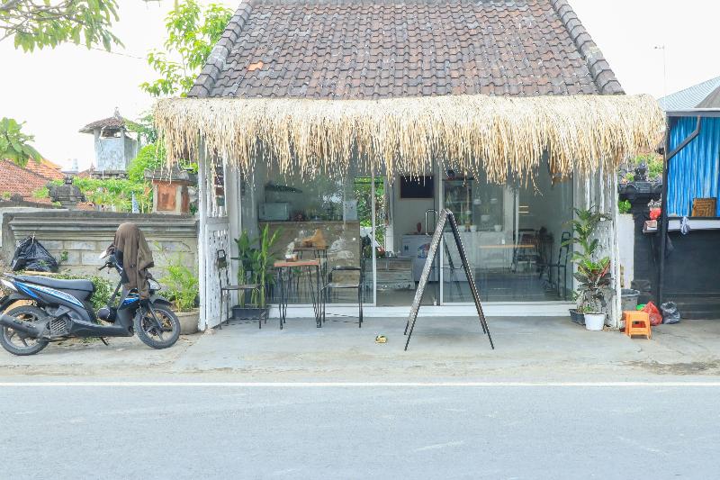 بنسيون The Wina Echo Beach Guest House