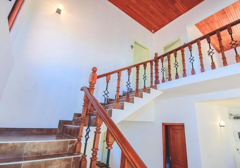بنسيون Una J Villa