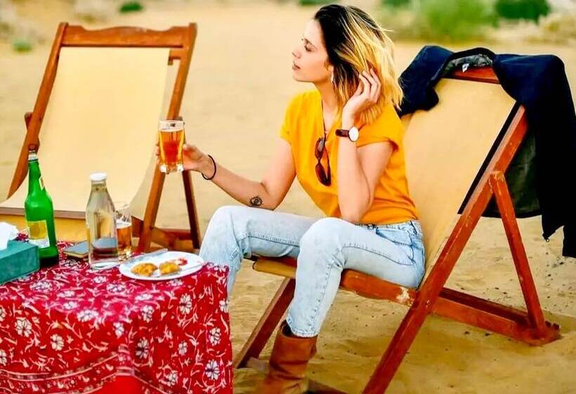 منتجع Sheesh Mahal Desert Camp