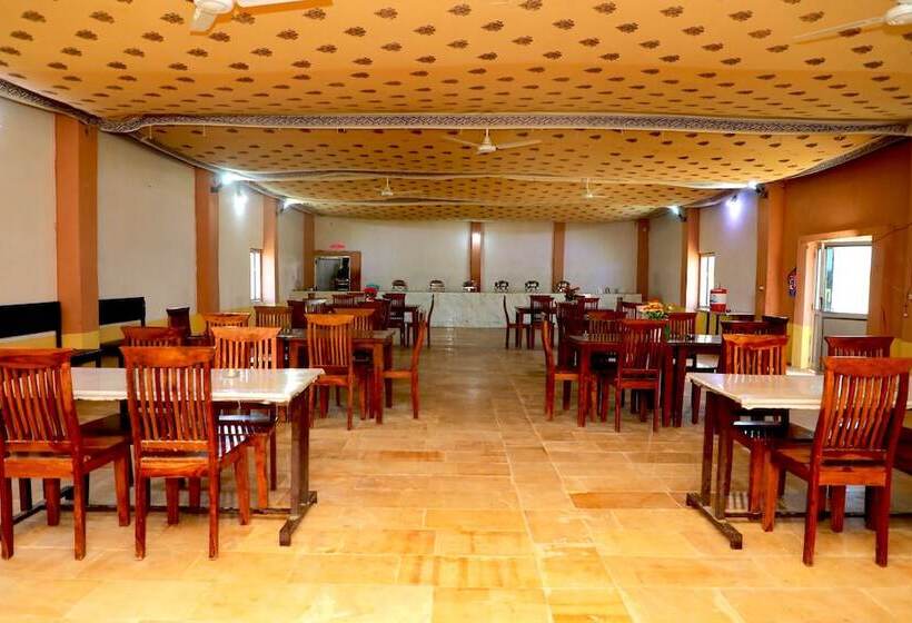 منتجع Sheesh Mahal Desert Camp