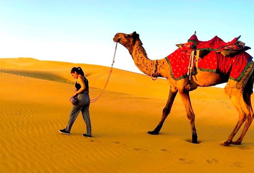 منتجع Sheesh Mahal Desert Camp