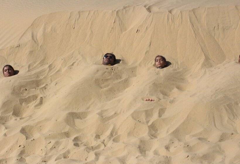 منتجع Sheesh Mahal Desert Camp