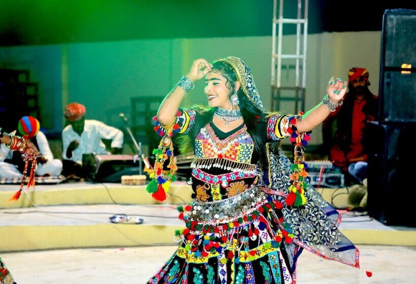 منتجع Sheesh Mahal Desert Camp