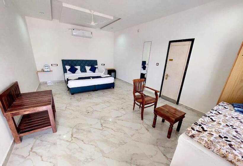 منتجع Sheesh Mahal Desert Camp