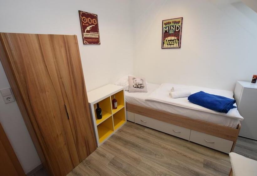 Monteurzimmer Kircheim Unter Teck   Hostel